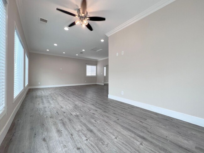 Building Photo - NEW AC - Bright & Spacious Single-Family Home with Pool
