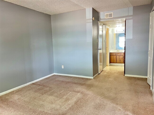 Building Photo - 10203 Forum Park Dr