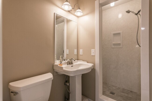 Building Photo - 5216 Roxborough Dr