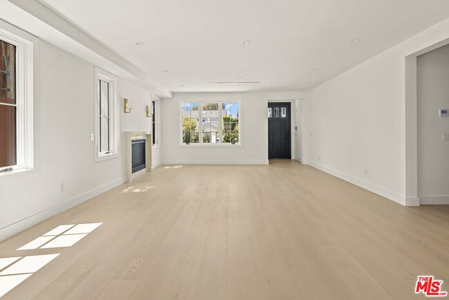 Building Photo - 306 S Anita Ave