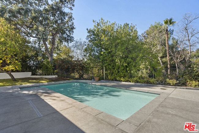 Building Photo - 3217 Hutton Dr