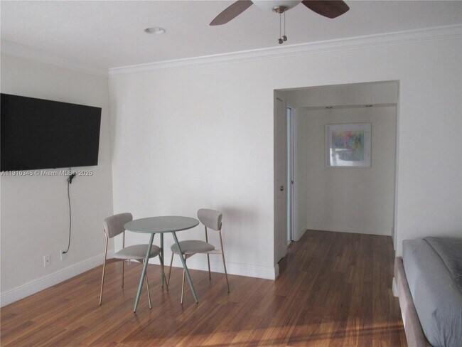 Building Photo - 1118 N 46th Ave