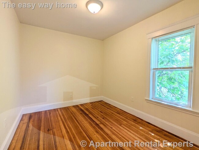 Building Photo - 8-10 Lowell Cir Unit #2