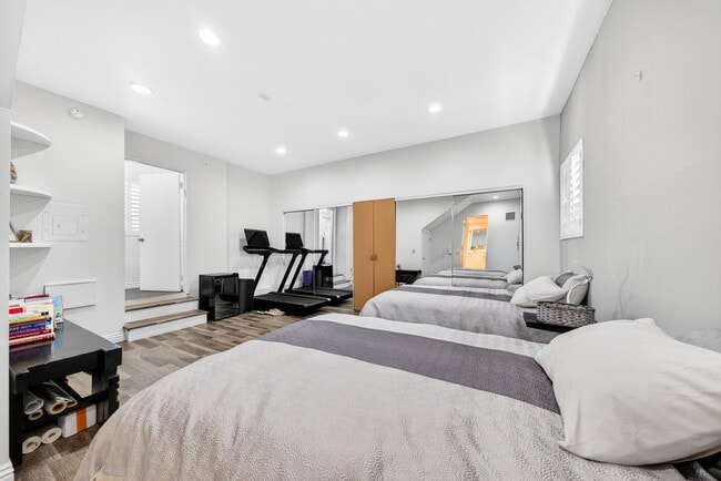 Building Photo - 6257 Bluebell Ave