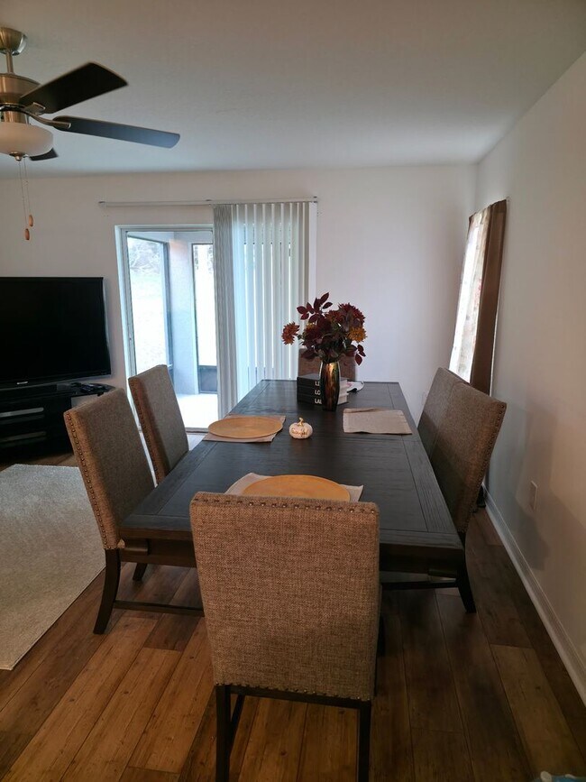 Building Photo - Brand New 3/2/2 furnished close to I75 to ...