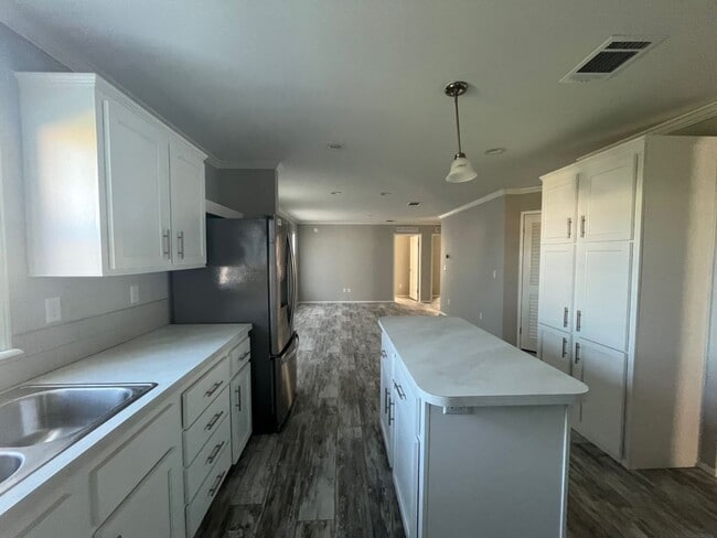 Building Photo - 36 Eland Dr