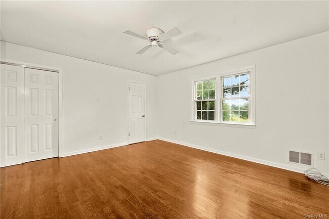 Building Photo - 47 Hommocks Rd