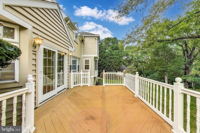 Building Photo - 9326 W Parkhill Dr