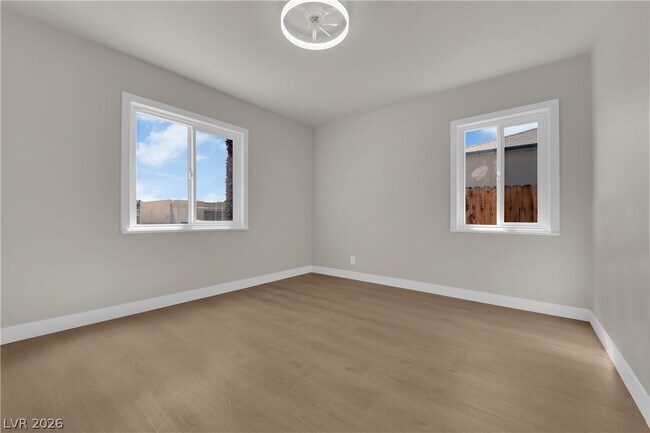 Building Photo - 433 N 10th St