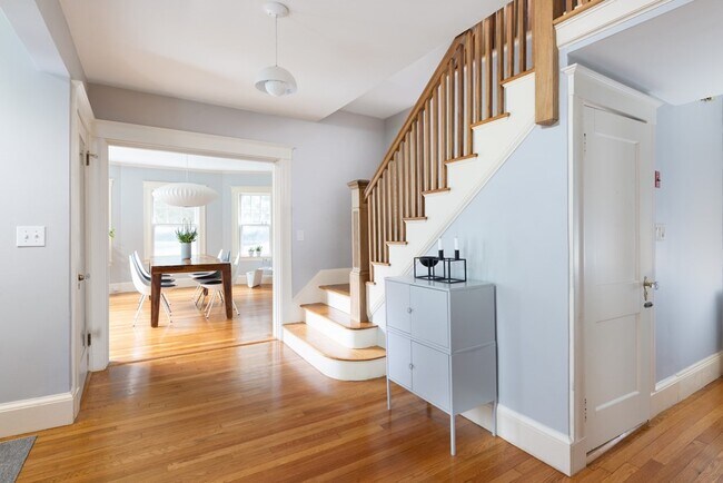 Building Photo - 17 Willow St