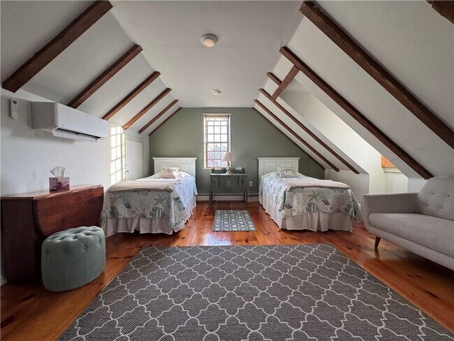 Building Photo - 9 Thames St