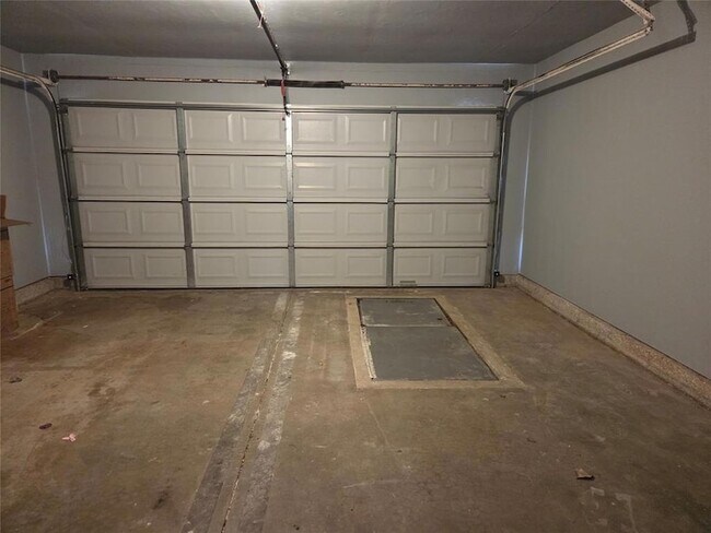 Building Photo - 9401 Buttonfield Ave