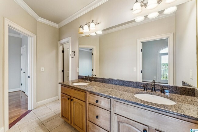 Building Photo - 2005 Lake Heather Dr