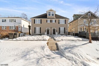 Building Photo - 824 George St