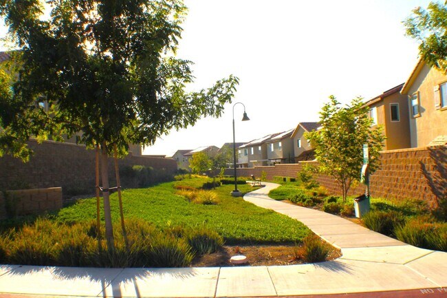 Building Photo - Hyde Park Gated Community with Resort Like Amenities