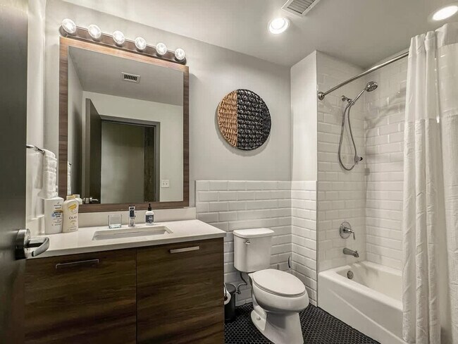 Building Photo - 500 S Ervay St