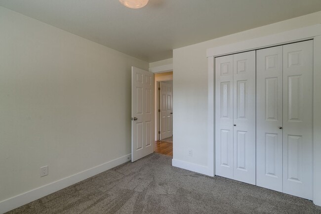 Building Photo - Amazing Updated Rambler in Kirkland with B...