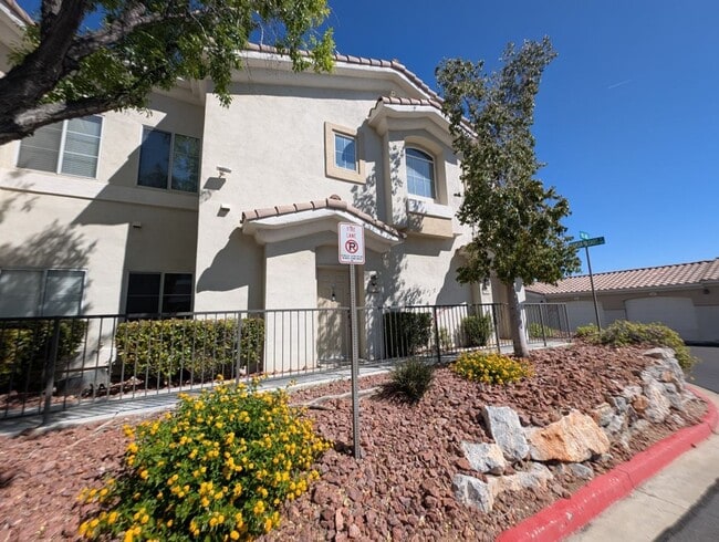 Building Photo - 10001 Crimson Palisades Pl