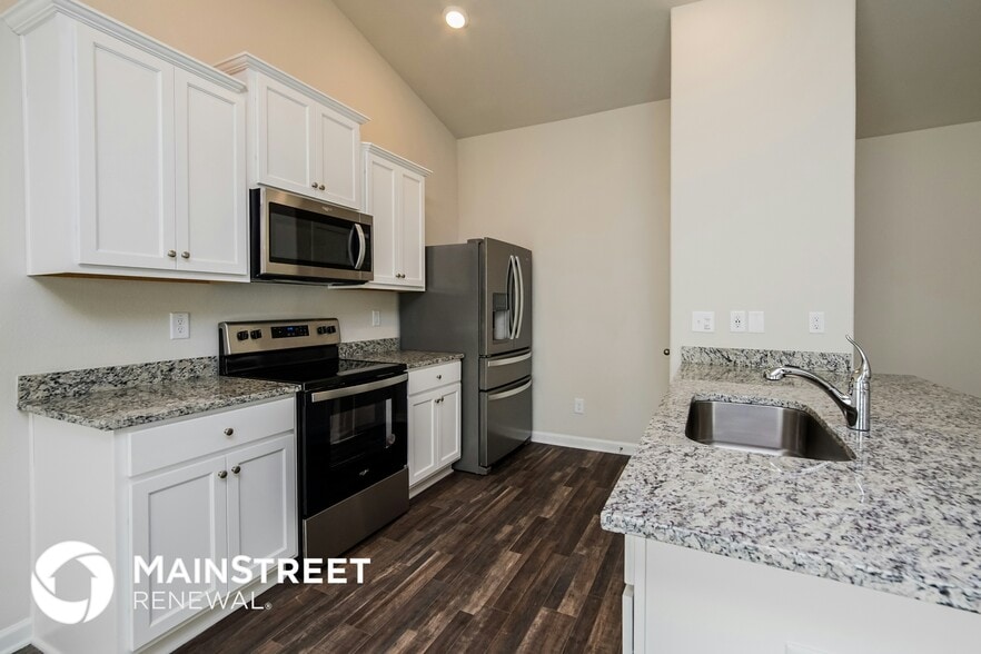 Building Photo - 205 Indian Summer St