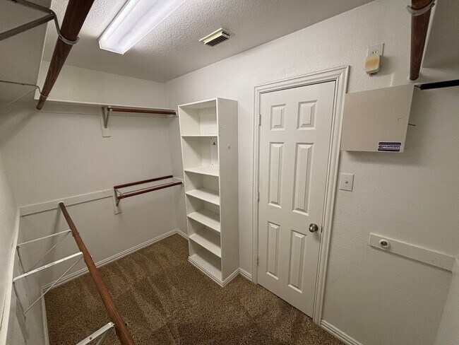Building Photo - Great Flower Mound Location!