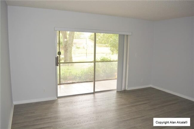 Building Photo - 709 Gardens Dr