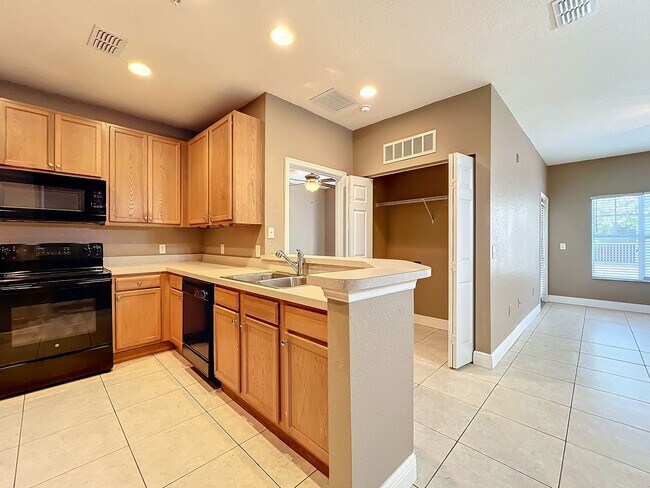 Building Photo - LUXURY 3 Bedroom / 2 Bath Townhome in a ga...