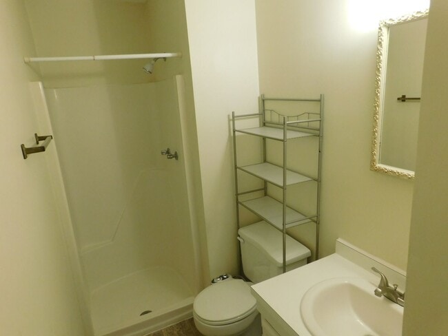 Building Photo - Home located in the heart of Havelock!