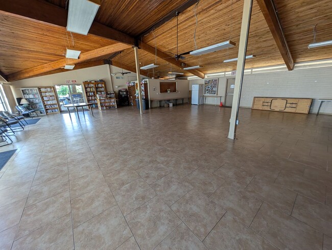 Building Photo - 2 Bedroom Condo Unit in the Polynesian Par...