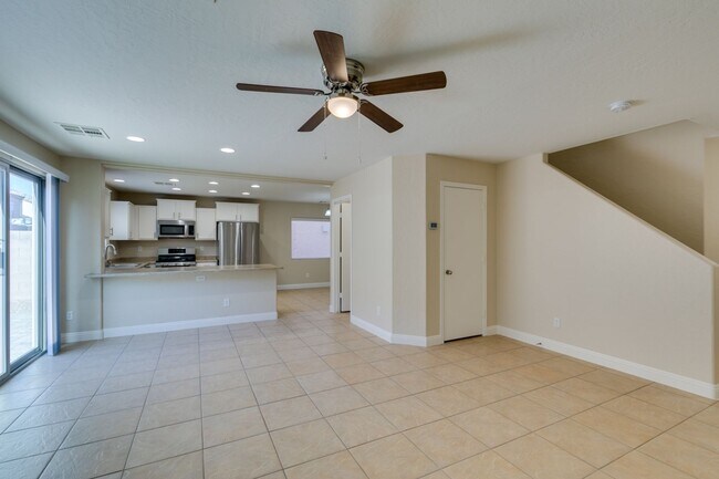 Building Photo - Upgraded spacious 4bedroom home near Mountains Edge!