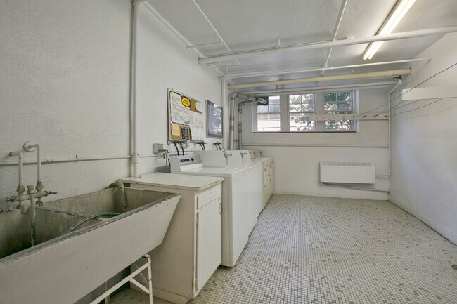Building Photo - 2905 & 2915 Dean Parkway