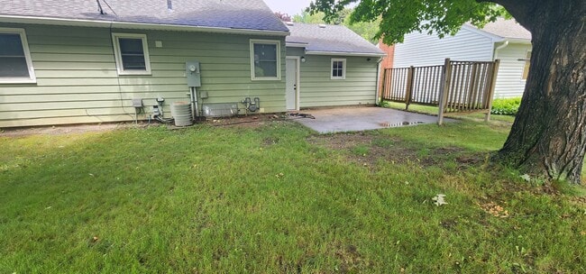 Building Photo - 3/4 bedroom house