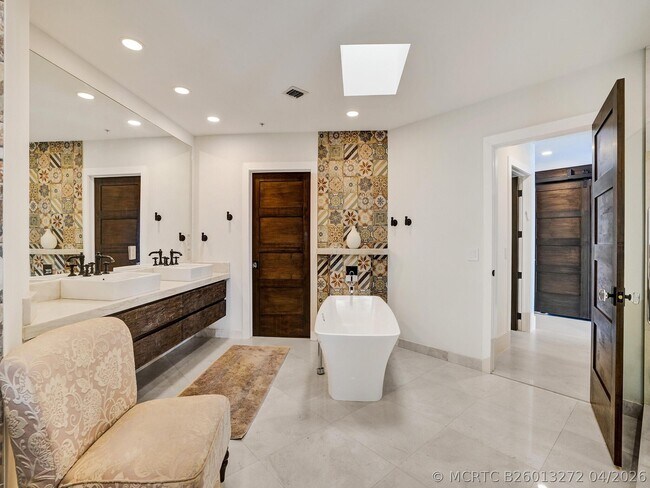 Building Photo - 17301 Biscayne Blvd
