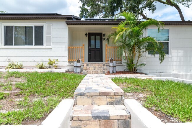 Building Photo - Charming 3BD/2BTH Home with Private Backya...