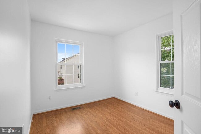 Building Photo - 423 McDaniel Dr