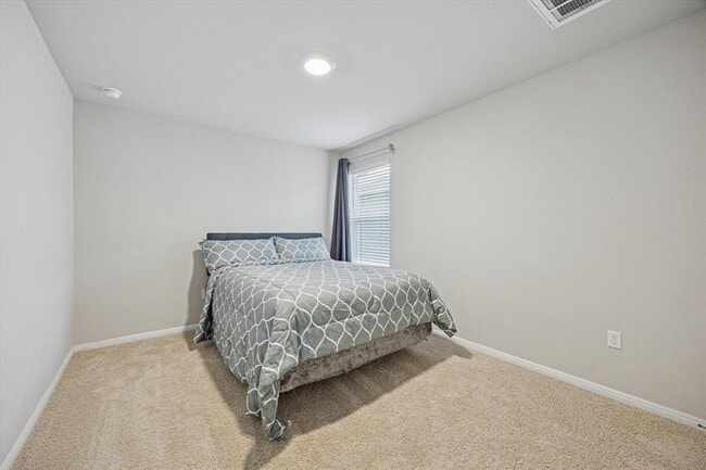 Building Photo - 724 Aster Pl