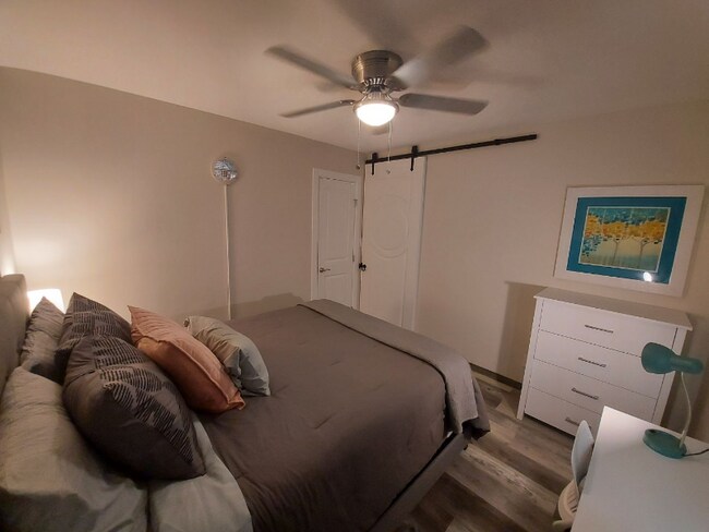 Building Photo - 323 Bolivar Ave