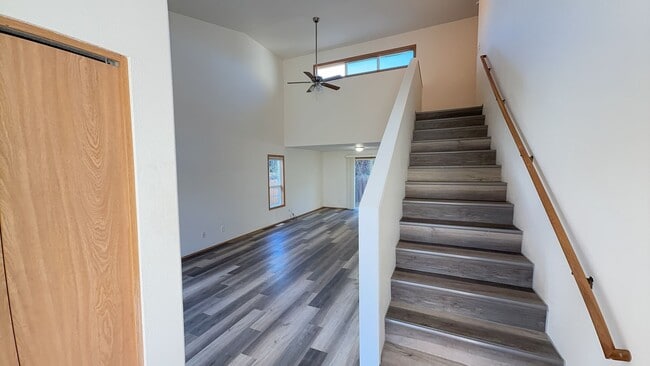 Building Photo - 50% OFF One Month's RENT! 3 Bedroom 2 Bath Renovated House with/ Fenced Backyard on Dead End Street