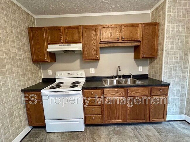 Building Photo - 1840 W Maryland St