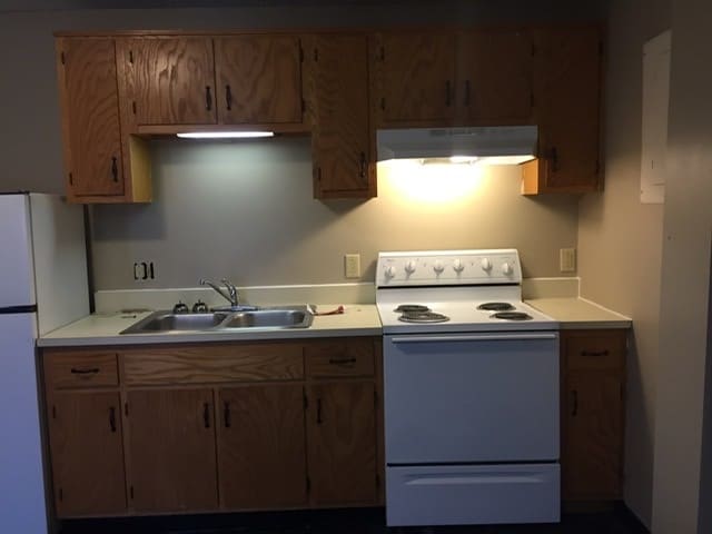 Building Photo - 57 Main St S