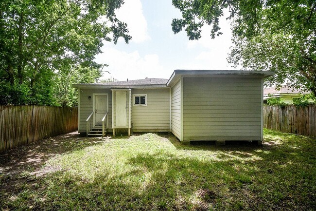 Building Photo - 4137 Galesburg St