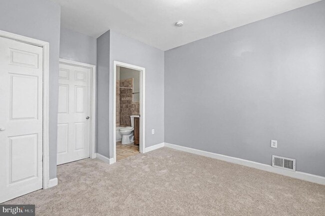 Building Photo - 407 W 28th St