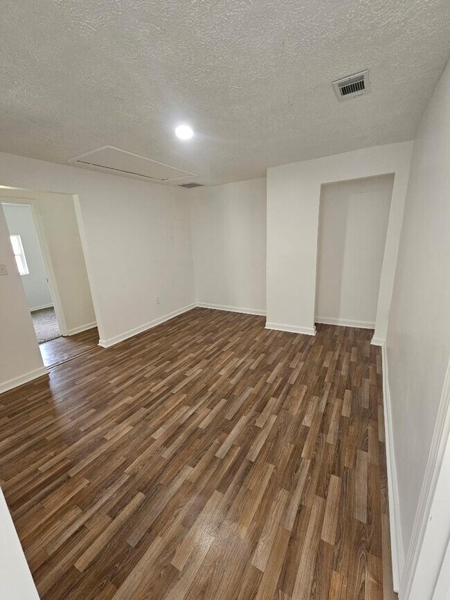 Building Photo - 182 Hughes St