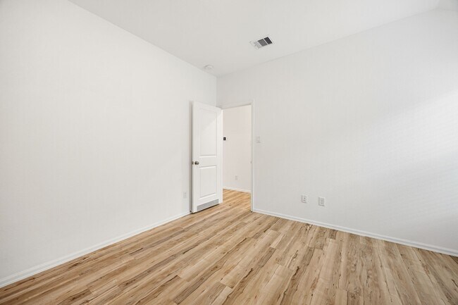 Building Photo - 3014 Wedgewood Cv Wy