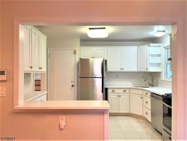 Building Photo - 51 Silver Spring Rd