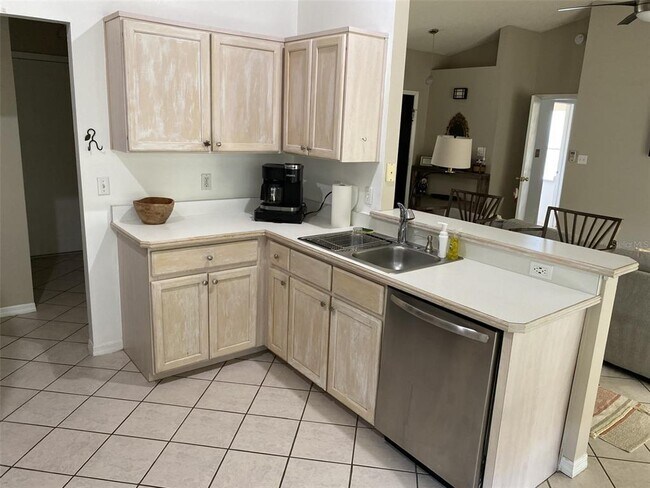 Building Photo - 15640 Kensington Trail