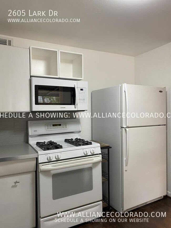 Building Photo - 2605 Lark Dr