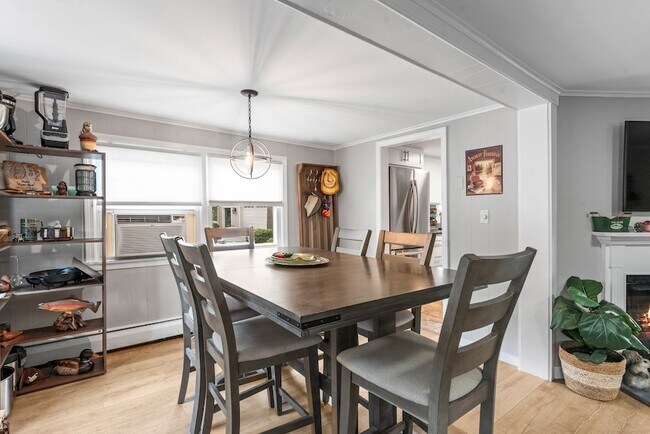 Building Photo - 15 Hawthorne Rd