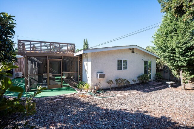 Building Photo - Cozy Zen Retreat Home with 4BD+3BA  Share ...
