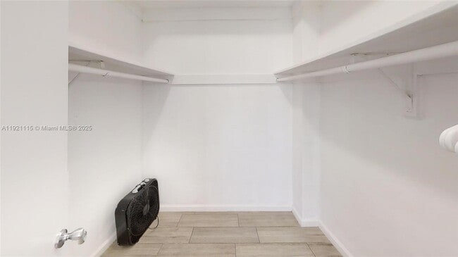 Building Photo - 4001 S Ocean Dr