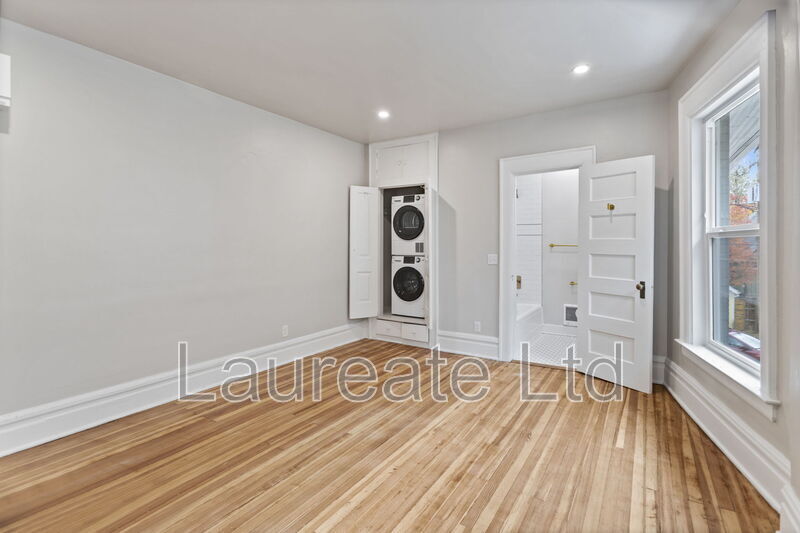 Building Photo - 1058 N Pearl St